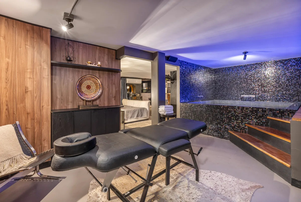 Penthouse 201 - Rooftop Lounge