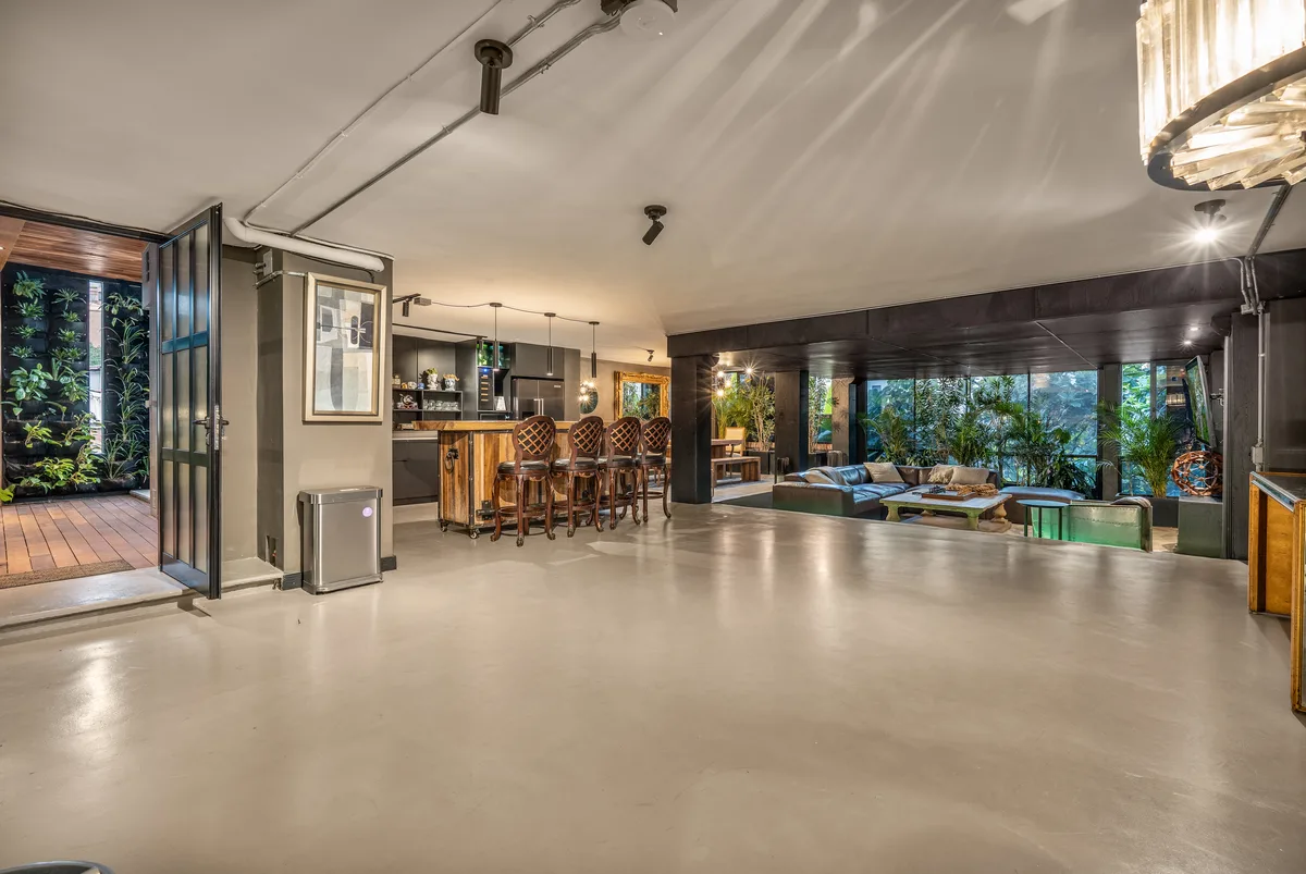 Penthouse 201 - Master Suite